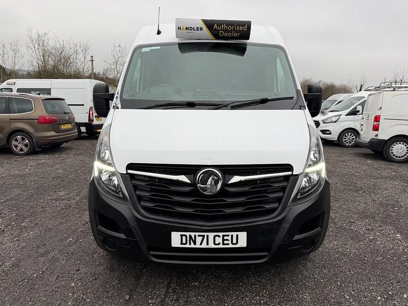 Used Vauxhall Movano 135 HP (99 kW) 2021 White MPV