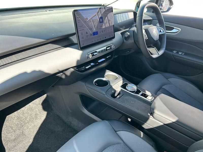 Begagnad MG MG4 EV 63 kW (87 HK) 2026 Grön Halvkombi