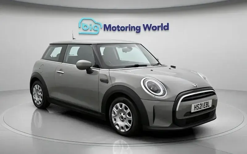 Used Mini ONE Classic 102 HP (75 kW) 2022 Hatchback
