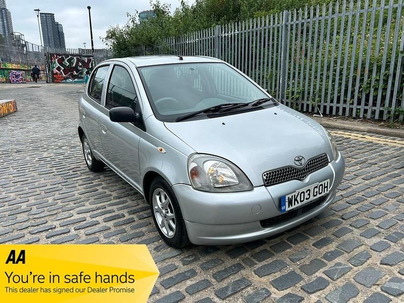 Silver Used 2003 Toyota Yaris Hatchback | £2,495 (A bit pricey) - Image 1/4