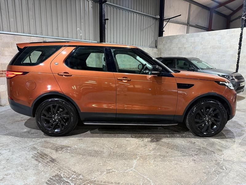 Used Land Rover Discovery 5 HSE 240 HP (176 kW) 2017 Orange SUV
