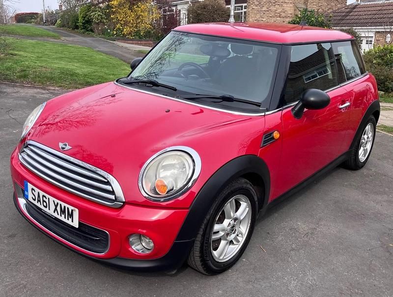 Used Mini ONE Hatch 98 HP (72 kW) 2011 Red Hatchback