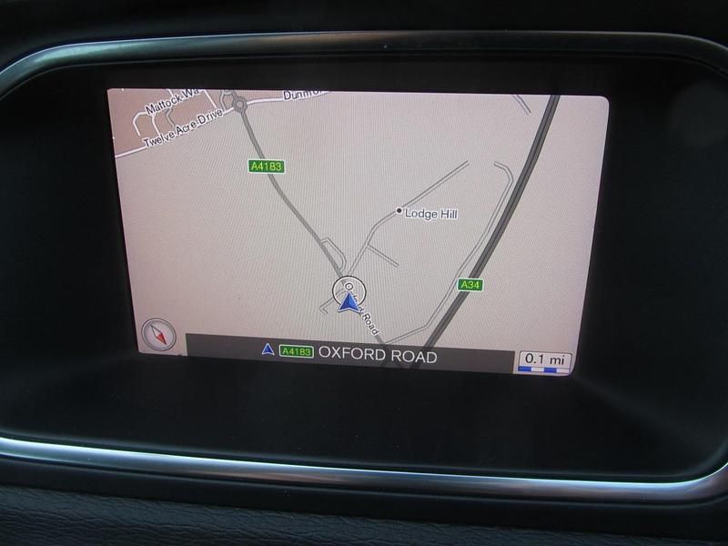 Used Volvo V40 Momentum 2017 Red Hatchback