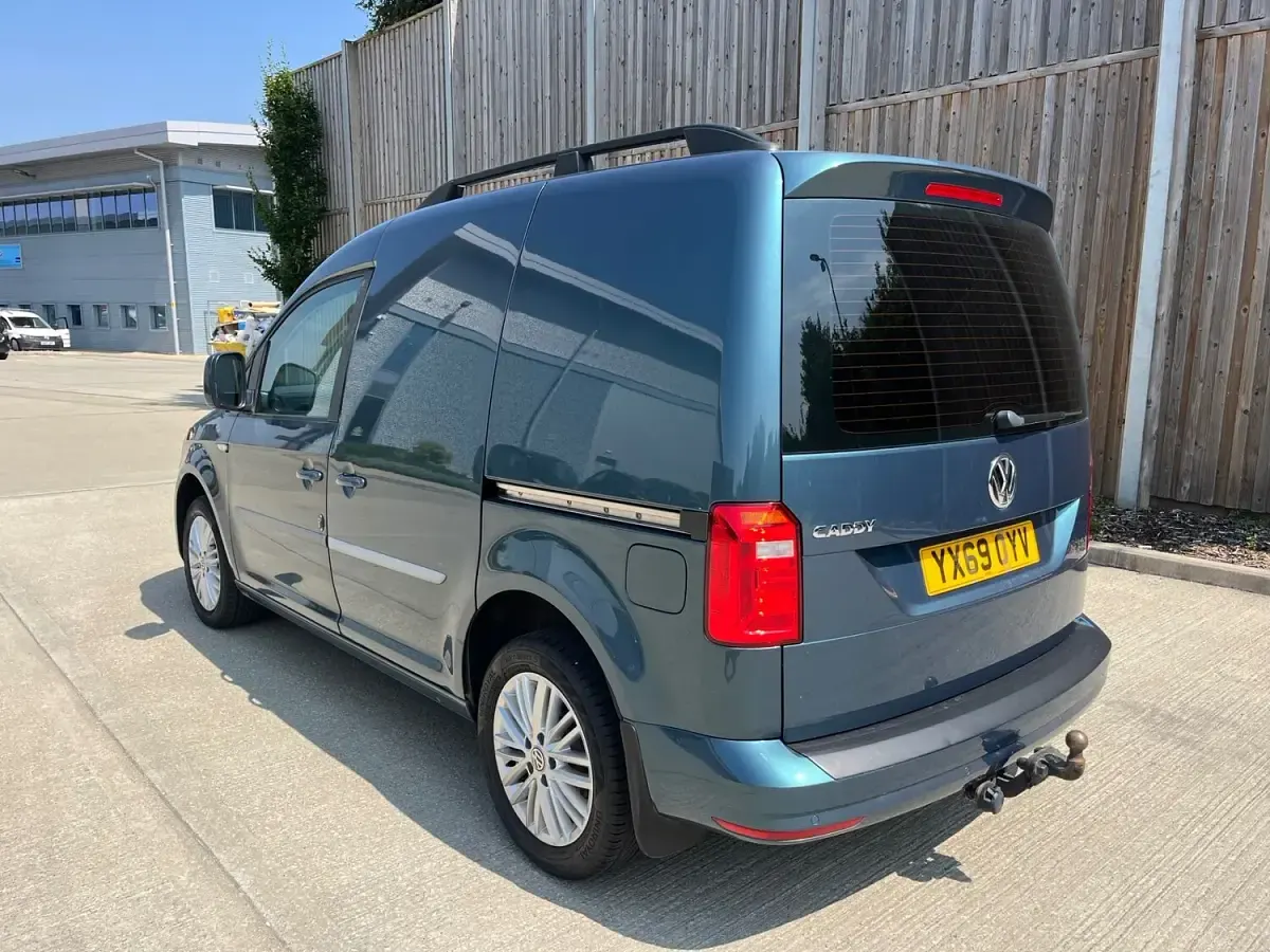 Used VW Caddy Highline 102 HP (75 kW) 2019 Green MPV