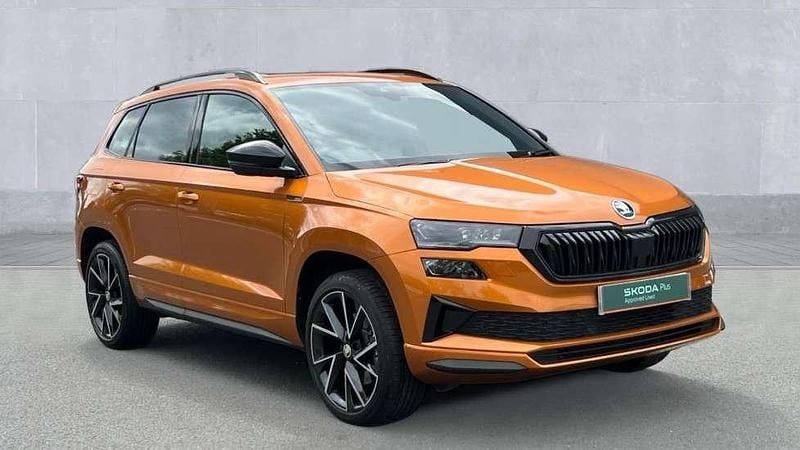 Phoenix orange metallic Used 2023 Skoda Karoq SportLine SUV | £27,365 (Fair price) - Image 1/4