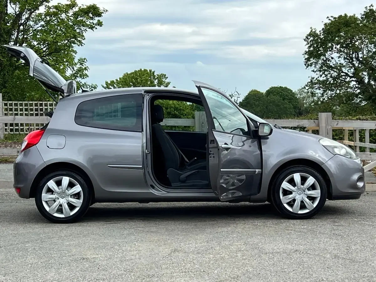 Used Renault Clio II GT-Line 2011 Grey Estate