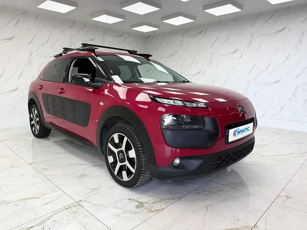 Used Citroën C4 Cactus Flair 100 HP (73 kW) 2016 Green Hatchback