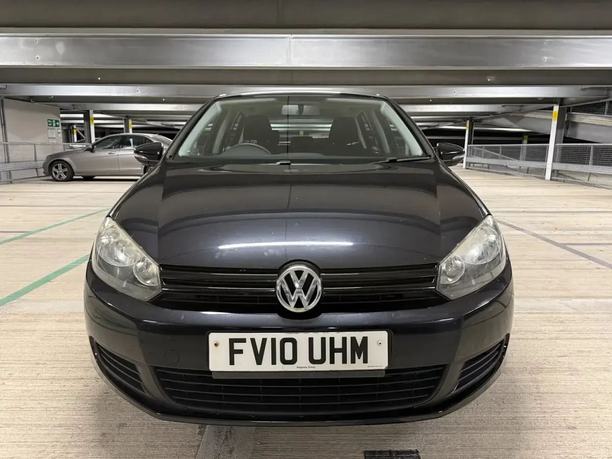 Usado VW Golf VI S 122 HP (89 kW) 2010 Preto Citadino