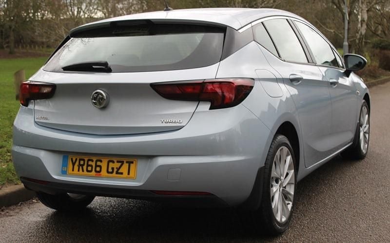 Used Vauxhall Astra 125 HP (91 kW) 2016 Silver Hatchback