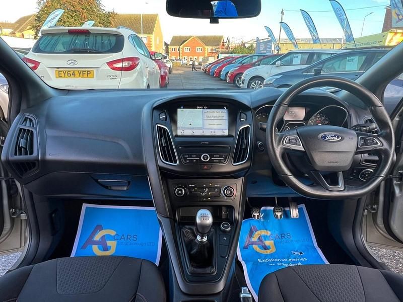 Used Ford Focus ST-Line 140 HP (102 kW) 2018 Silver Hatchback