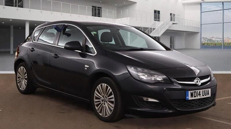 Black Used 2014 Vauxhall Astra Excite Hatchback | £2,444 (Good price) - Image 1/4
