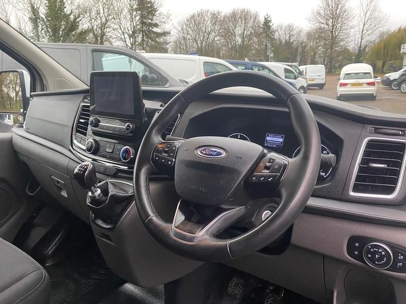 Used Ford Transit Custom Limited 130 HP (95 kW) 2022 White Van