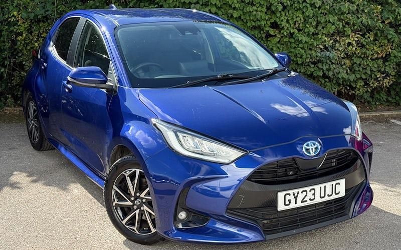 Used 2025 Toyota Yaris Hybrid Design Hatchback | £17,699 (Good price) - Image 1/4