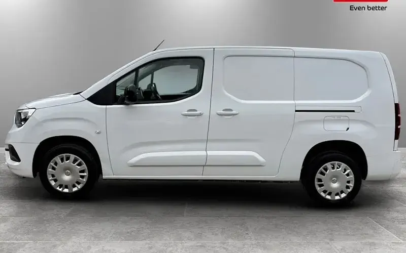 Used Vauxhall Combo 101 HP (74 kW) 2023 White MPV