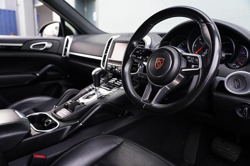 Usado Porsche Cayenne 262 HP (192 kW) 2016 Preto SUV