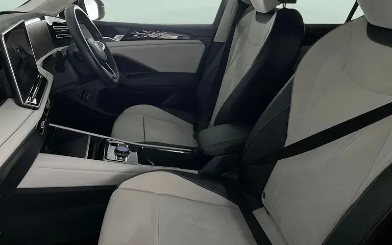 Usado VW Tiguan Elegance 204 HP (150 kW) 2025 Cinzento SUV