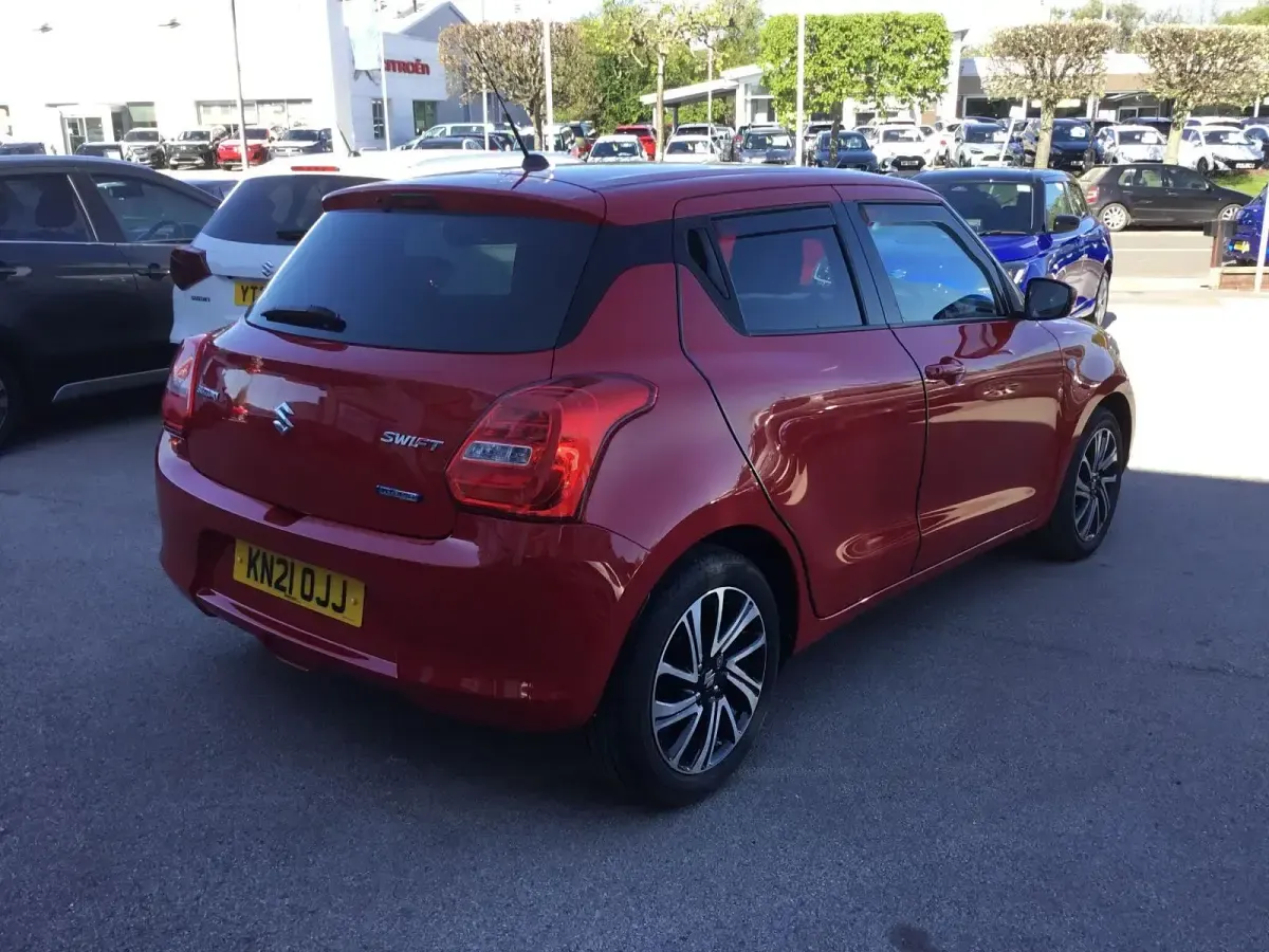 Usado Suzuki Swift SZ-L 83 CV (61 kW) 2021 Rojo Utilitario