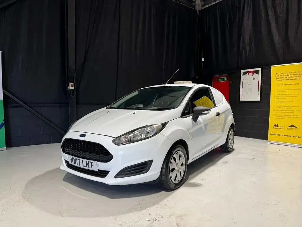 Usado Ford Fiesta 94 HP (69 kW) 2017 Branco Van