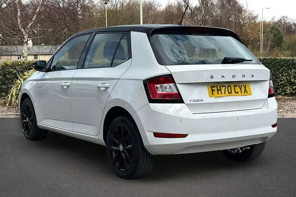 Used Skoda Fabia Colour Edition 58 HP (42 kW) 2020 Candy white black magic pearl effect Hatchback