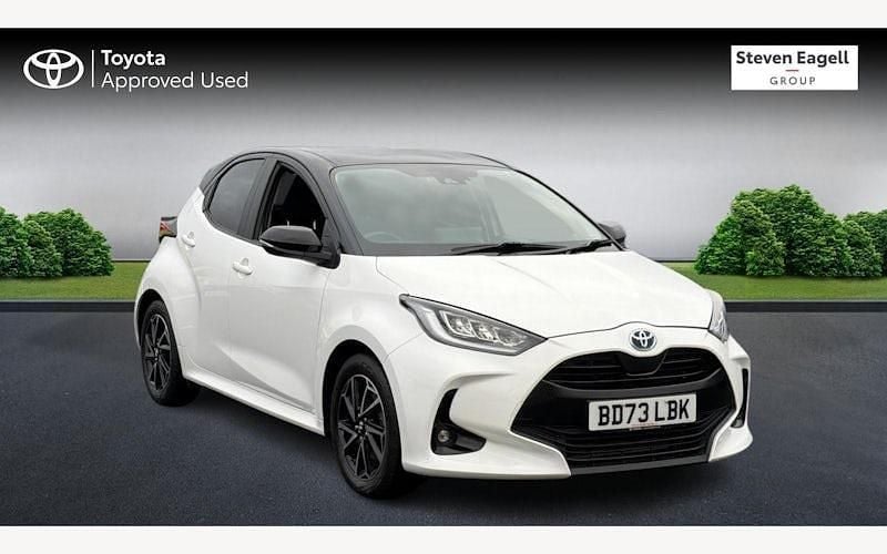 Used 2025 Toyota Yaris Hybrid Design Hatchback | £18,295 (Good price) - Image 1/4