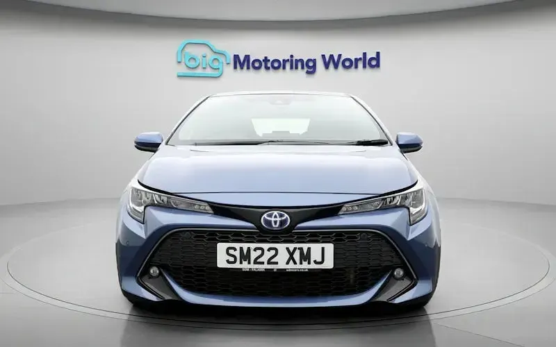 Used Toyota Corolla 122 HP (89 kW) 2022 Blue Hatchback