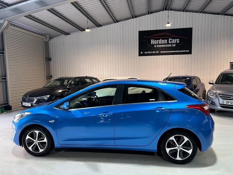 Used Hyundai i30 SE 100 HP (73 kW) 2016 Blue Hatchback