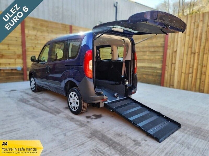 Blue Used 2018 Fiat Doblò Pop MPV | £9,702 (Fair price) - Image 1/4