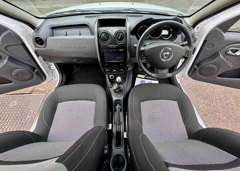 Used Dacia Duster Prestige 115 HP (84 kW) 2016 White SUV