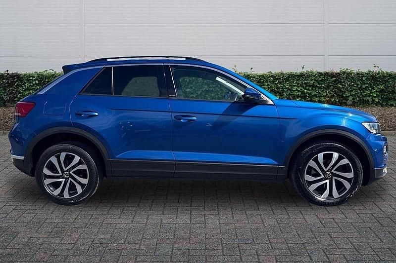 Usado VW T-Roc Active 150 HP (110 kW) 2021 Azul SUV