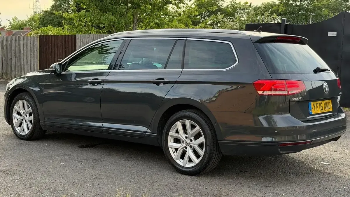 Used VW Passat Business 120 HP (88 kW) 2016 Grey Estate