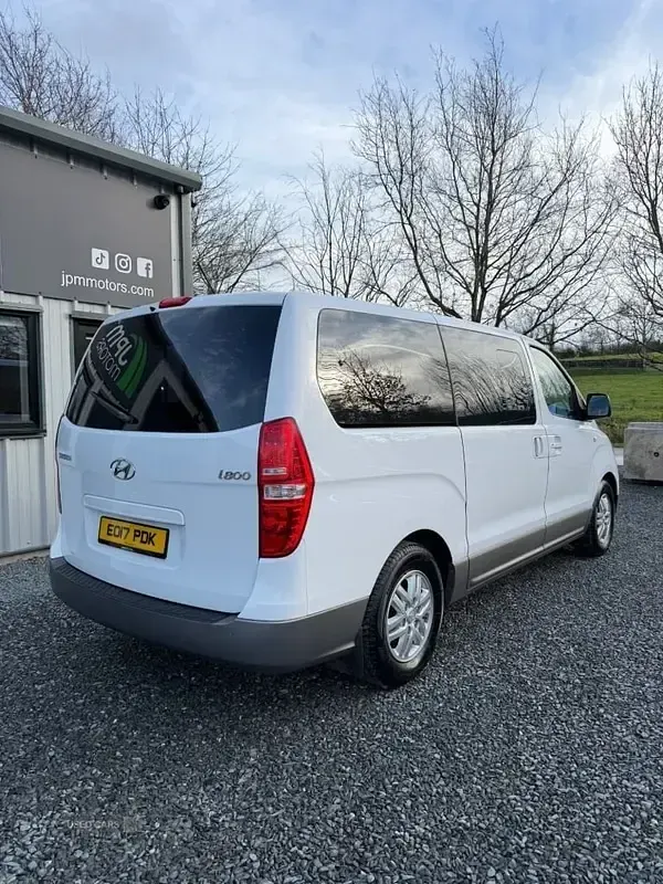 Used Hyundai I800 SE 134 HP (98 kW) 2017 White MPV