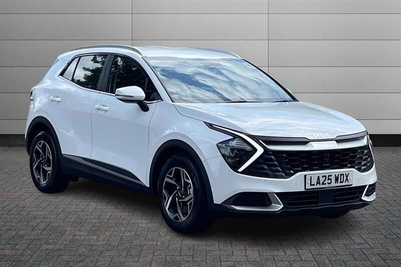 Fusion white Used 2025 Kia Sportage SUV | £25,395 (Super price) - Image 1/2