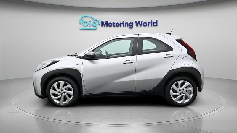Used Toyota Aygo X PURE 71 HP (52 kW) 2023 Silver SUV