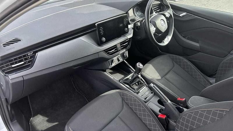 Used Skoda Kamiq SE 95 HP (69 kW) 2022 White SUV