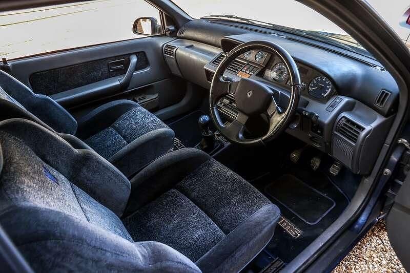 Used Renault Clio 150 HP (110 kW) 1993 Blue Hatchback