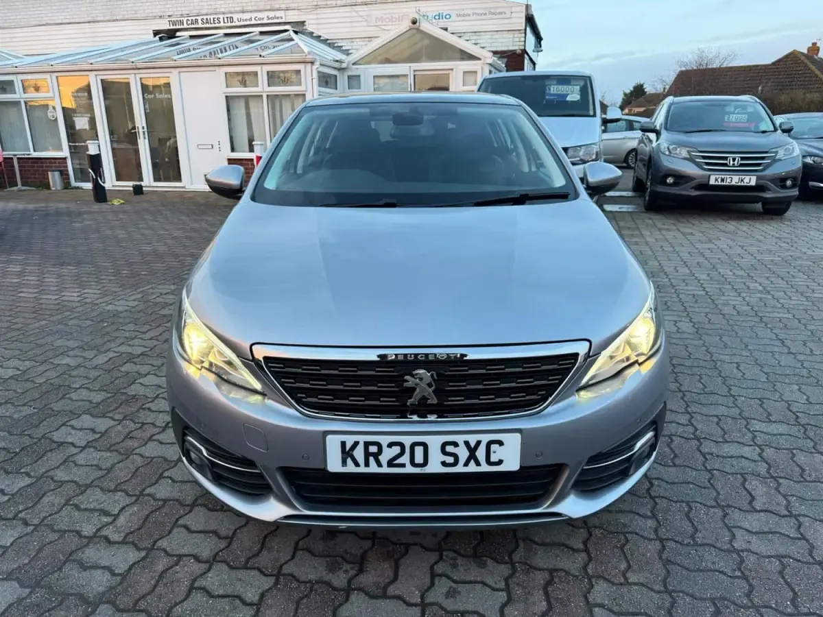 Usado Peugeot 308 Allure 110 HP (80 kW) 2020 Cinzento Citadino
