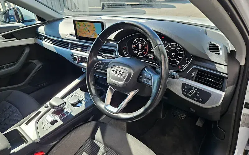 Used Audi A4 150 HP (110 kW) 2018 White Estate