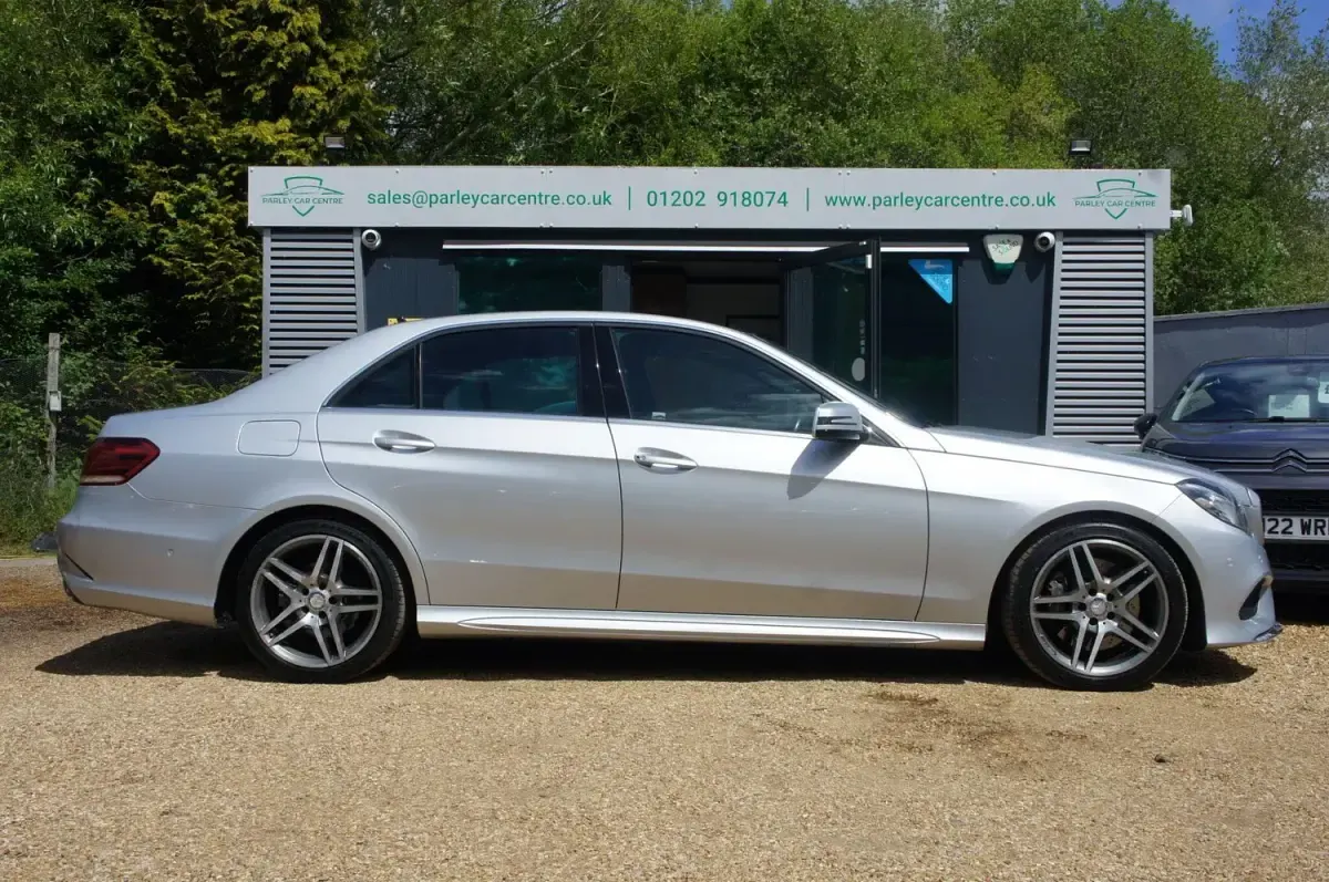 Gebraucht Mercedes E350 AMG Line Premium 258 PS (189 kW) 2015 Silber Limousine