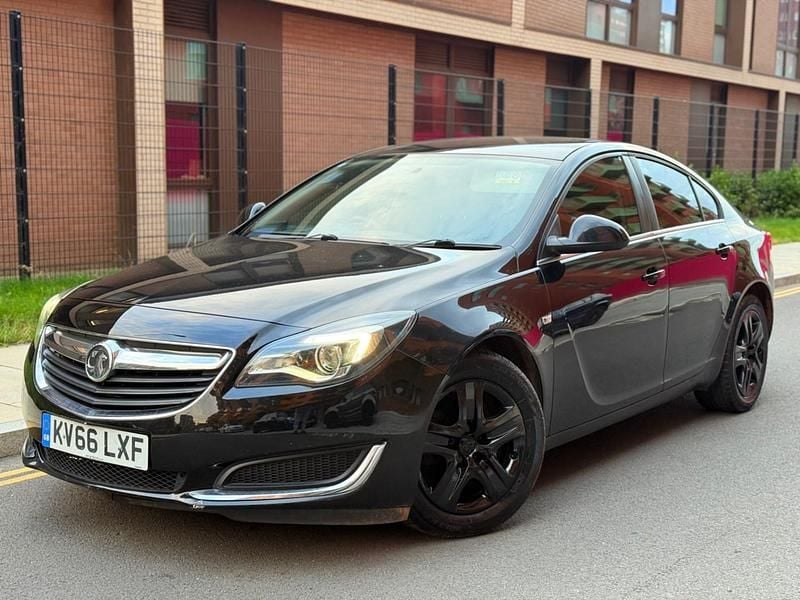 Black Used 2016 Vauxhall Insignia Design Edition Hatchback | £2,490 (Good price) - Image 1/4