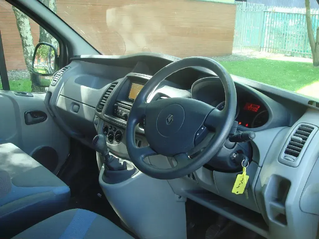 Used Renault Trafic 115 HP (84 kW) 2011 Black MPV