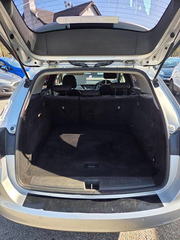 Used Vauxhall Astra Design Edition 110 HP (80 kW) 2017 Silver Estate