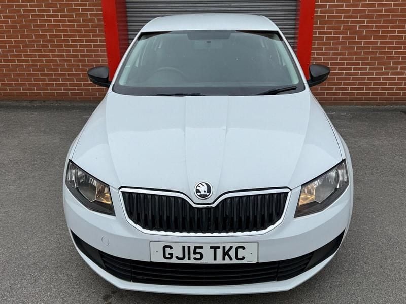 Used Skoda Octavia 2015 White Hatchback