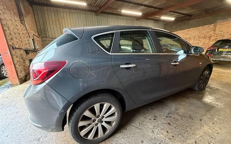 Used Vauxhall Astra 116 HP (85 kW) 2013 Hatchback