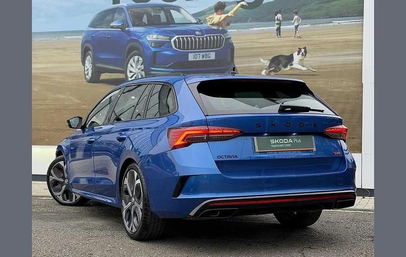 Used Skoda Octavia vRS 265 HP (194 kW) 2025 Race blue metallic Estate