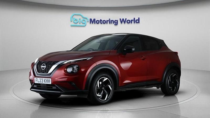 Used Nissan Juke N-Connecta 114 HP (83 kW) 2023 Red SUV