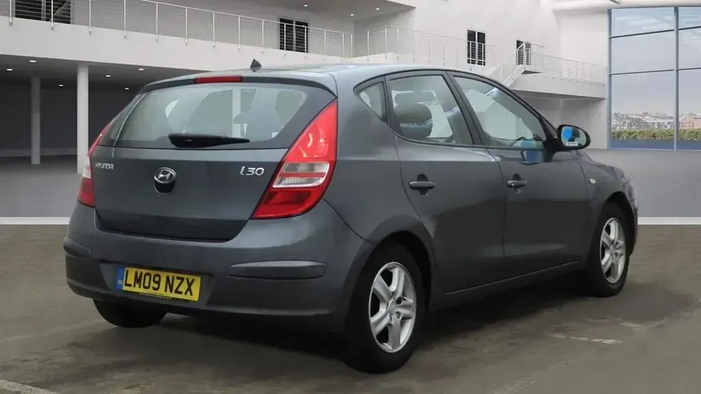 Used Hyundai i30 Comfort 109 HP (80 kW) 2009 Grey Hatchback