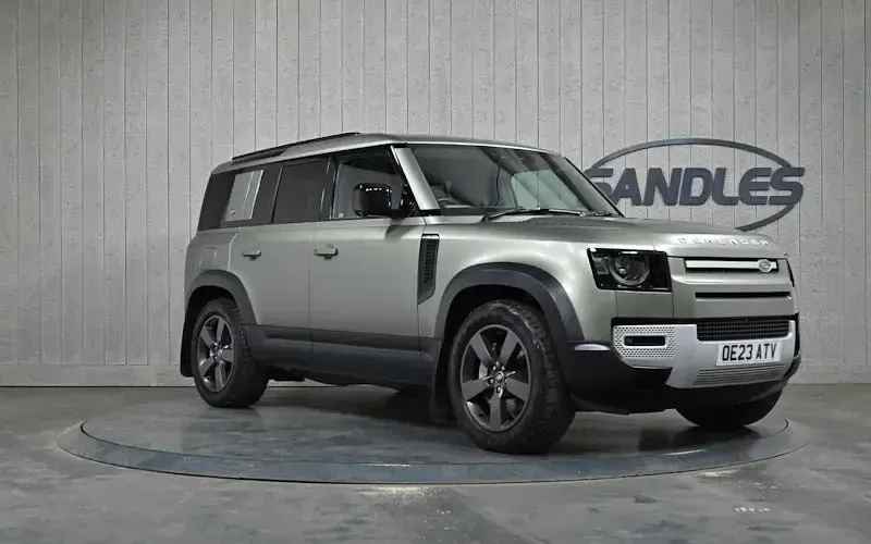 Used Land Rover Defender HSE 300 HP (220 kW) 2023 SUV