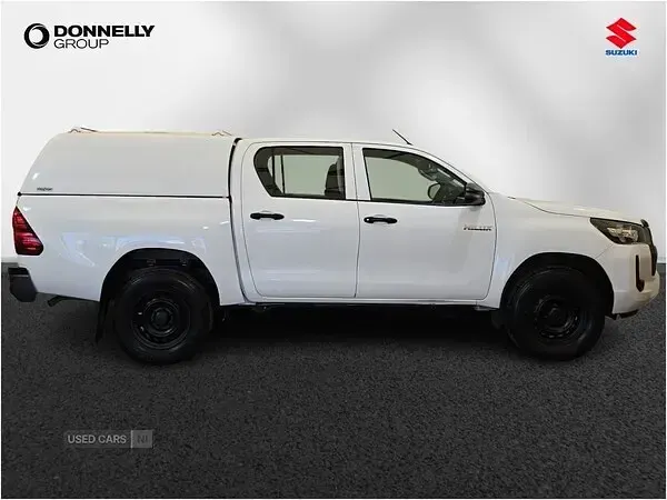 Used Toyota HiLux Active 150 HP (110 kW) 2021 White Pickup