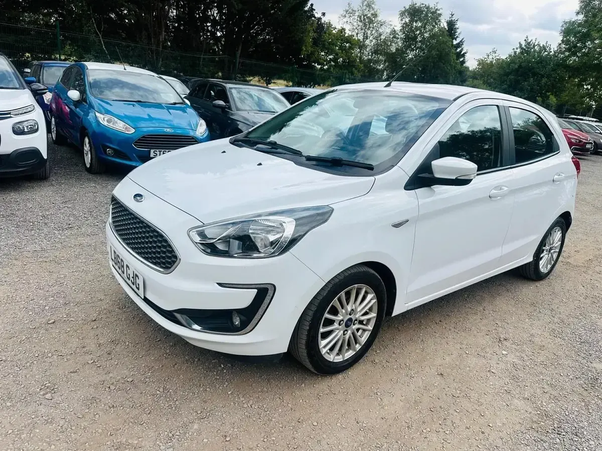 Used Ford Ka Plus Zetec 85 HP (62 kW) 2018 White Hatchback