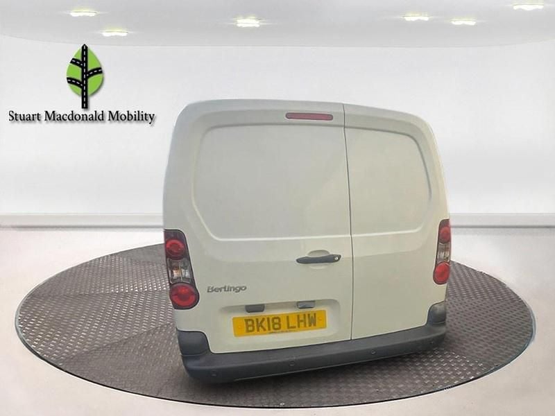 Used Citroën Berlingo 75 HP (55 kW) 2018 White MPV